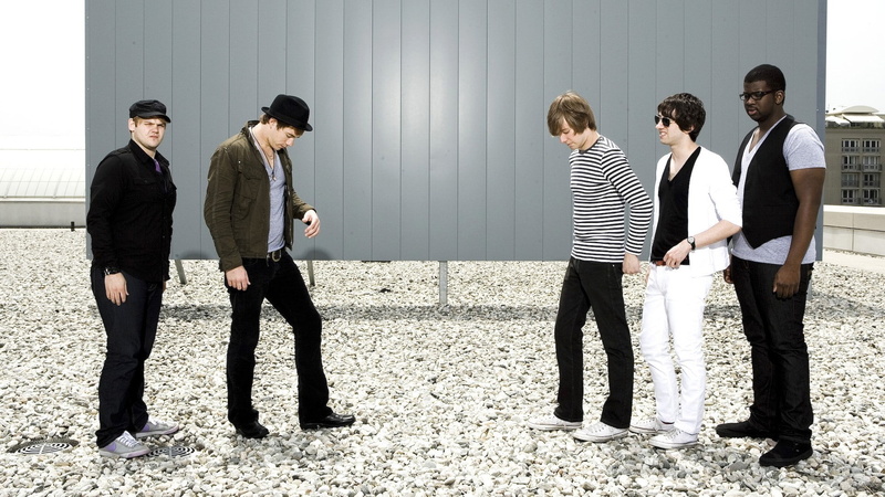 Plain white ts, group of people, communication, togetherness, people, males, friendship, Roof, 1080P, well-dressed, young men, outdoors, casual clothing