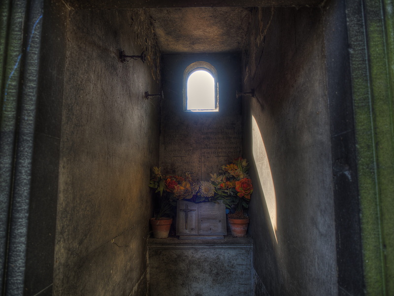 history, altar, paris, electric lamp, wall - building feature, belief, 4K, no people, the way forward, peaceful, old, religion, resting place, rest, death