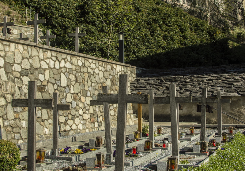 religion, built structure, day, grave, resting place, burial ground, cross, tomb, bergdorf, solid, no people, alpine, travel, graves, cemetery, building exterior