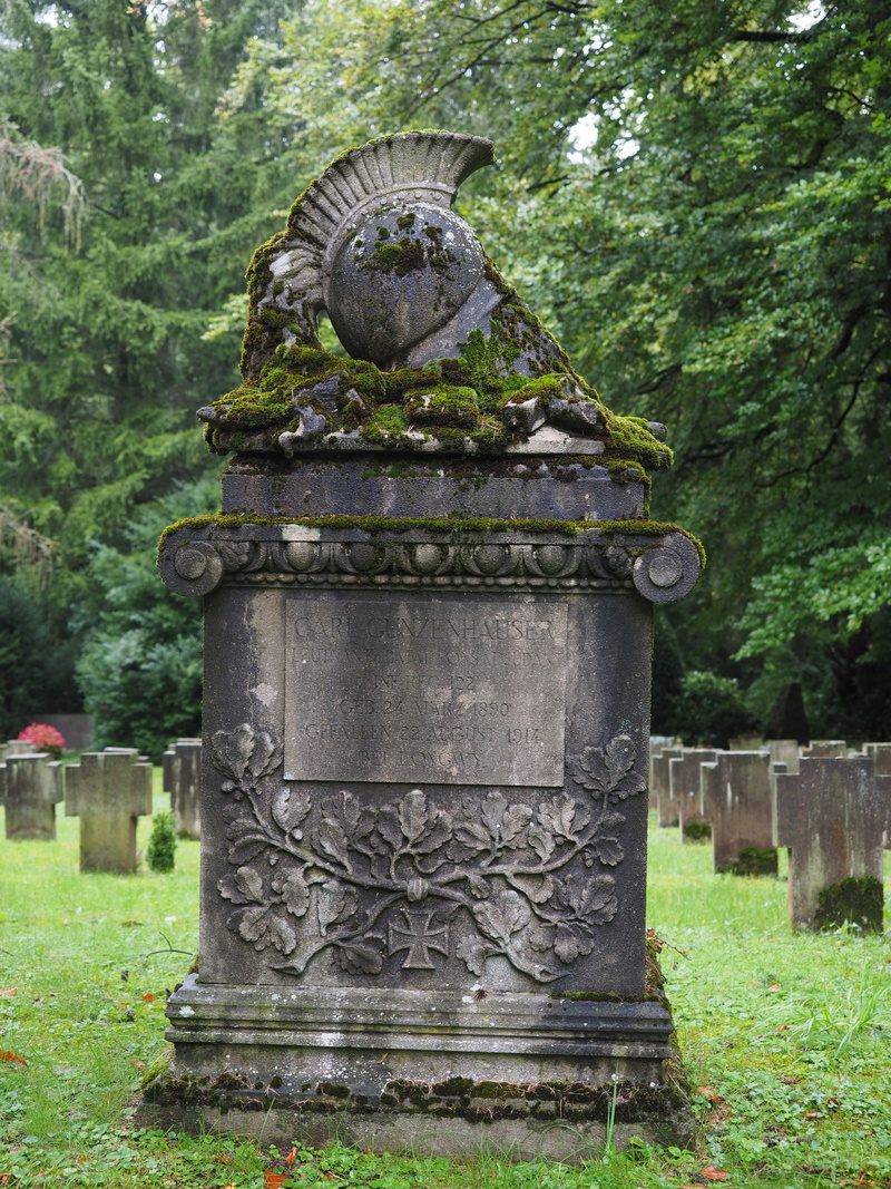 tombstone, history, architecture, green color, graves, nature, cenotaph, sculpture, the past, resting place, gloomy, no people, grave, brown, forest cemetery stuttgart