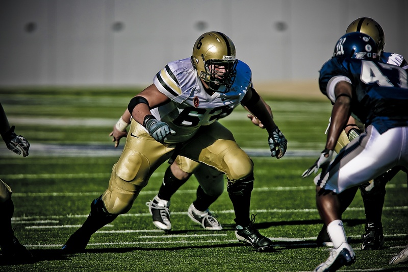 sports uniform, skill, uniform, player, offensive lineman, sports event, determination, line, offense, running, team, adolescence, headwear, american football - sport