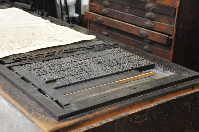 newspaper, drawer, table, box, no people, history, near, paper, 4K, tools, old print press, metal, Printing Press, manufacturing equipment, indoors, industry