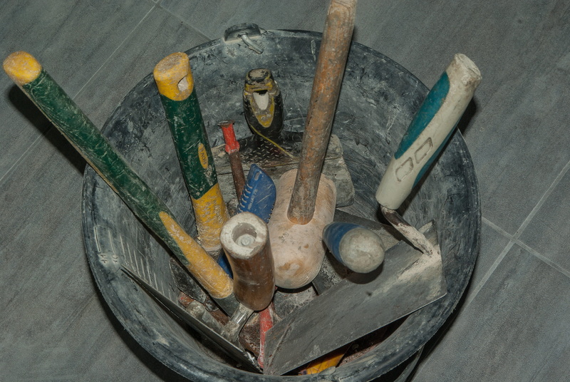 Building, paintbrush, large group of objects, tool, equipment, metal, indoors, 4K, work Tool, variation, printing press, container, creativity, wood - Material
