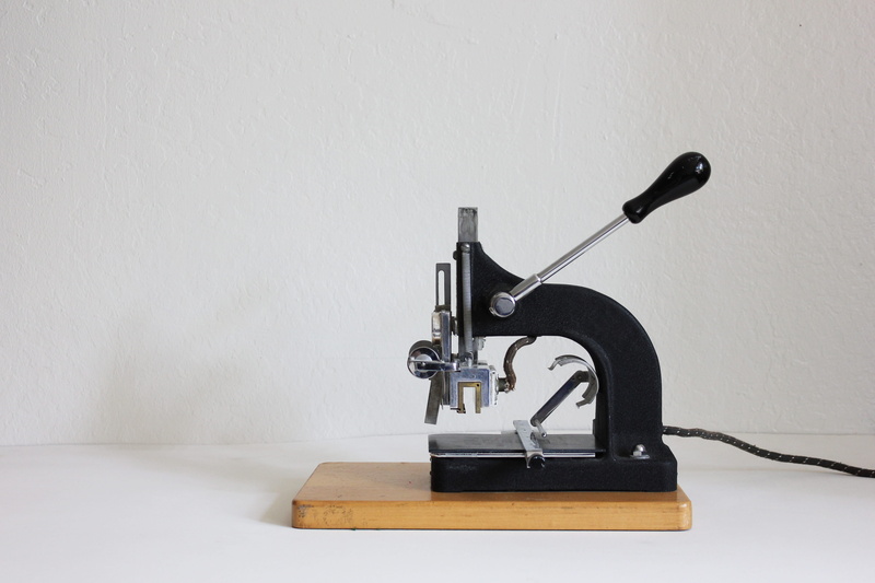 printing, no people, type, copy space, jar, close-up, sewing machine, retro, technology, wall, audio equipment, black, kingsley machine, wall - building feature