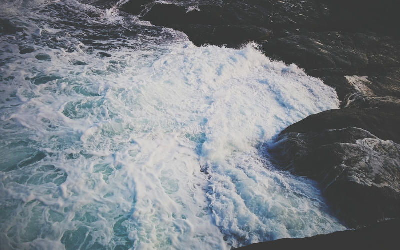 breaking, outdoors, wave, surfing, power, water, seashore, motion, waves, sport, power in nature, flowing, high angle view, beauty in nature, waterfront