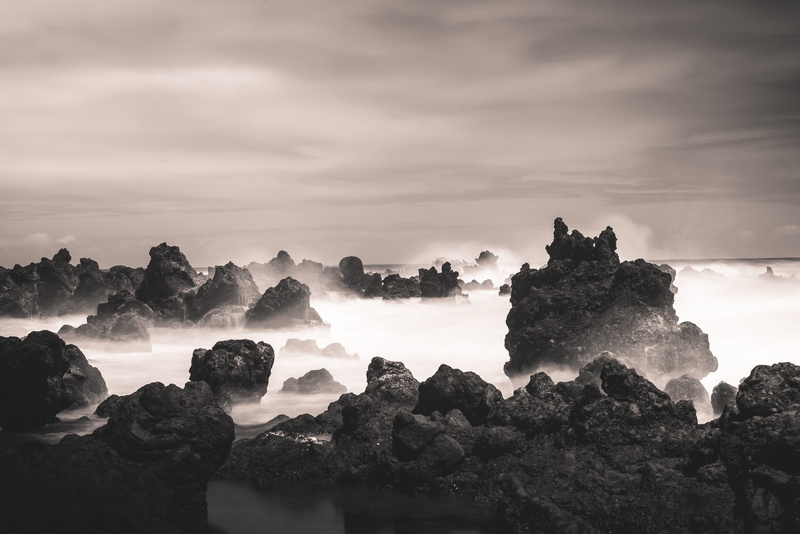 cloud, wafe, rock - Object, sea, dramatic Sky, day, scenics, gray, non-urban scene, clouds, outdoors, idyllic, Crash, crashing, nature, solid, water, formation
