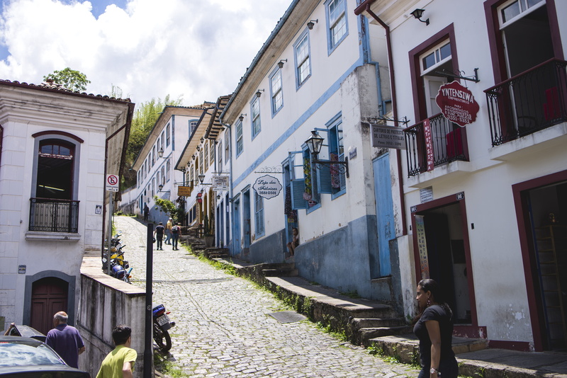 women, cidade, building exterior, men, real people, outdoors, people, built structure, brasil, ladeira, 5K, day, brazil, street, sky, adult, minas gerais