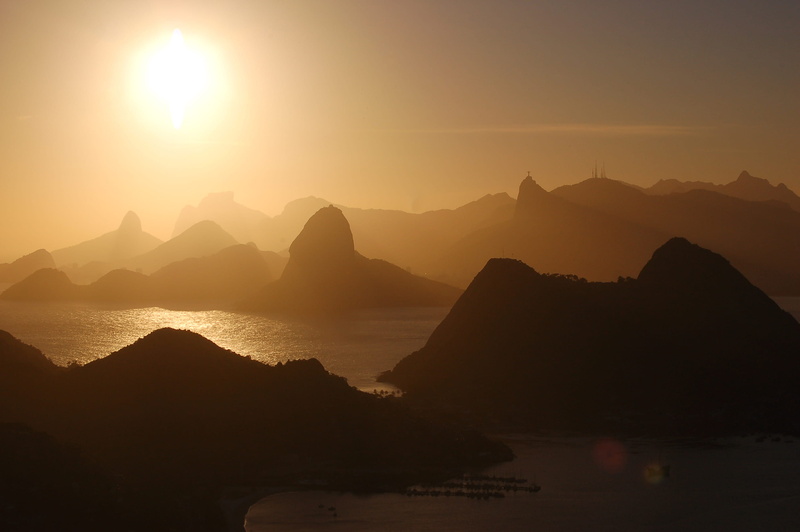 mountain, silhouette, 2K, idyllic, niterói city park, beauty in nature, water, sea, nature, brazil, sunset, landscape, sun, sky, sunbeam, non-urban scene