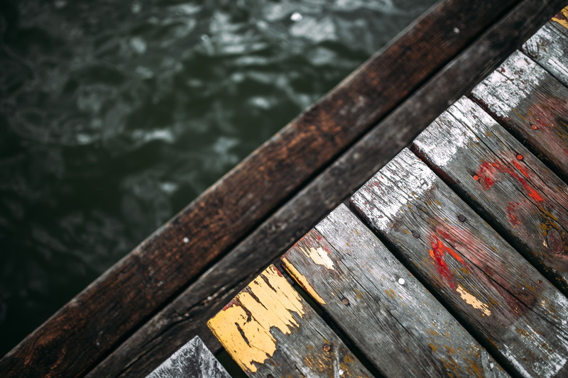 water, 5K, rusty, outdoors, text, weathered, focus on foreground, communication, summer, day, lake, wood, nature, metal, vintage, wooden, textured, western script