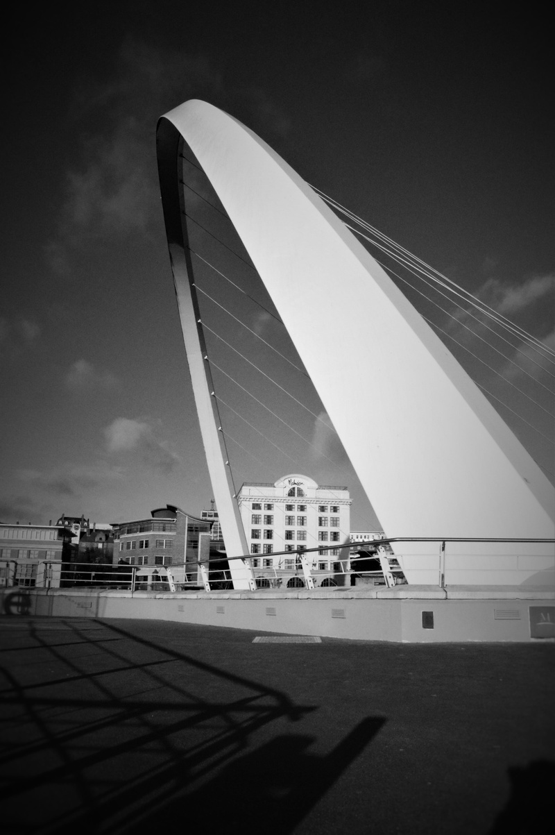 transportation, building exterior, skyscraper, tall - high, travel destinations, modern, united kingdom, no people, city, bridge, sky, cloud - sky, day