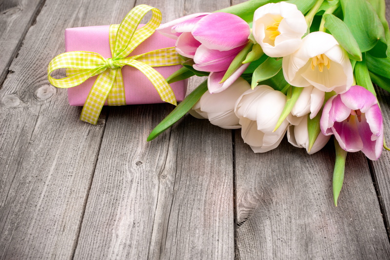mothers Day, vulnerability, beauty in nature, backgrounds, easter, flowering plant, springtime, season, close-up, ribbon, table, flowers, no People, ribbon - sewing item
