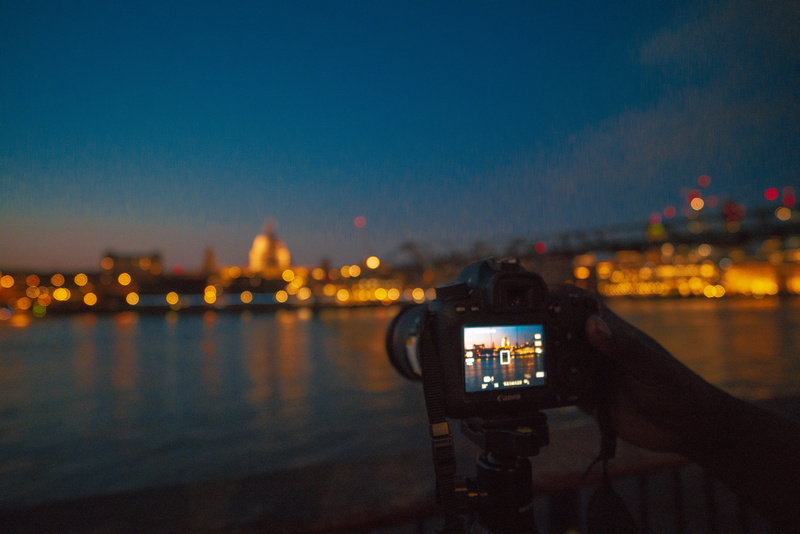 holding, scene, london, behind, architecture, connection, camera, wireless technology, digital camera, hand, millennium bridge, night, communication, photographing