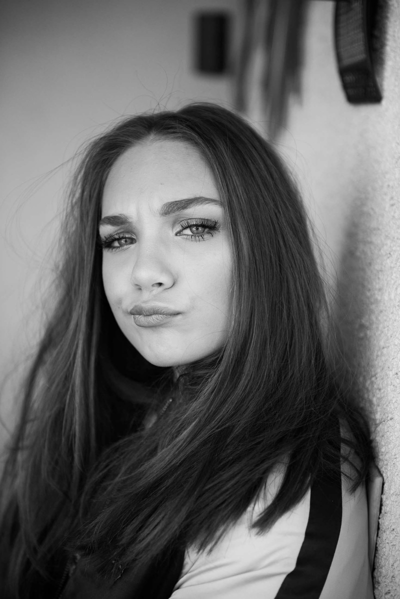 long hair, hairstyle, focus on foreground, teenager, body part, adult, Maddie Ziegler, 1080P, women, black, white, one person, portrait, fashion, young adult