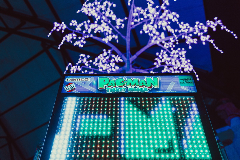 nature, architecture, machine, night, no people, text, man, building exterior, built structure, arcade, holiday, dark, decoration, namco, blue, outdoors
