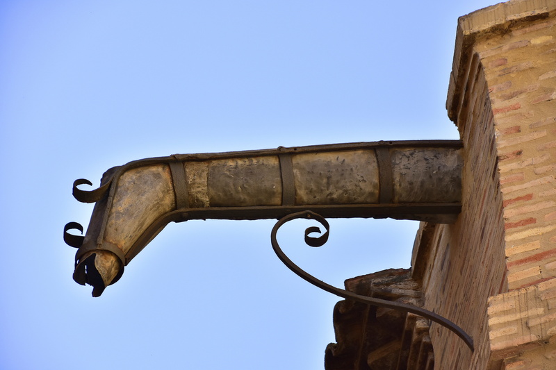 5K, drain, single object, outdoors, wood - material, metal, history, copy space, no people, blue, building exterior, the past, ancient civilization, sky
