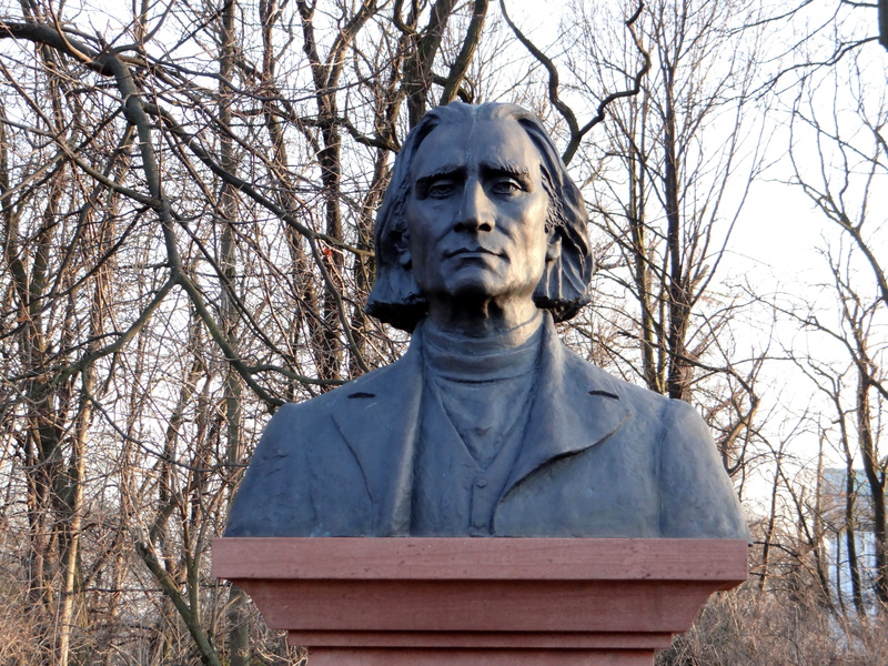 bust, day, bare tree, outdoors, franz liszt, front view, plant, statue, creativity, branch, sculpture, representation, architecture, tree, male likeness