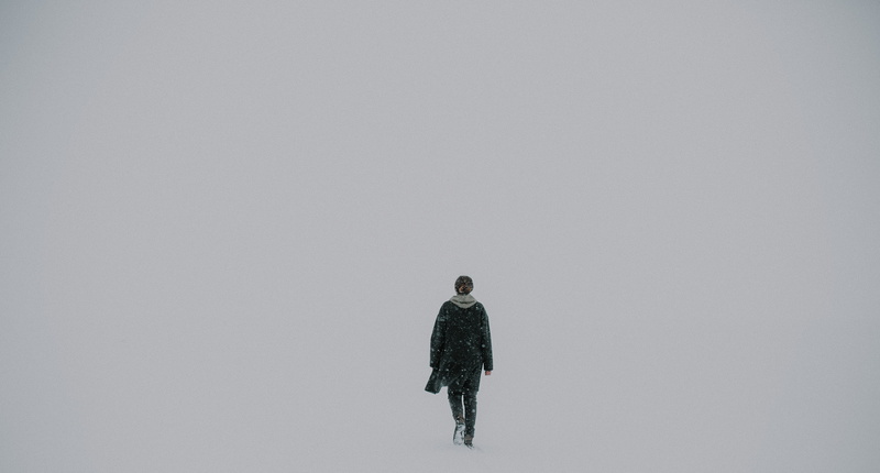 nature, filled, walking, warm clothing, empty, area, men, alone, 4K, white background, standing, walk, winter, white, simple, adult, surface, one person
