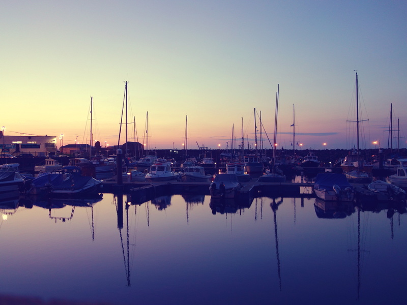 pole, boat, sky, nautical vessel, sunset, marina, sailboat, tranquility, mast, moored, 2K, waterfront, yacht, sea, transportation, mode of transportation