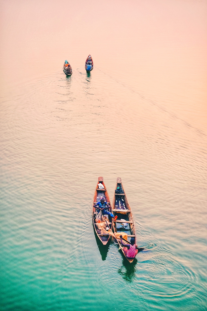 men, day, rowboat, oars, beauty in nature, travel, boat, gondola, adventure, people, group of people, daytime, body, waterfront, four, canoe, canoe, boats