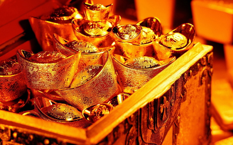 arrangement, close-up, focus on foreground, 1080P, shiny, finance, large group of objects, selective focus, precious, macro, retail, gold Colored, decoration