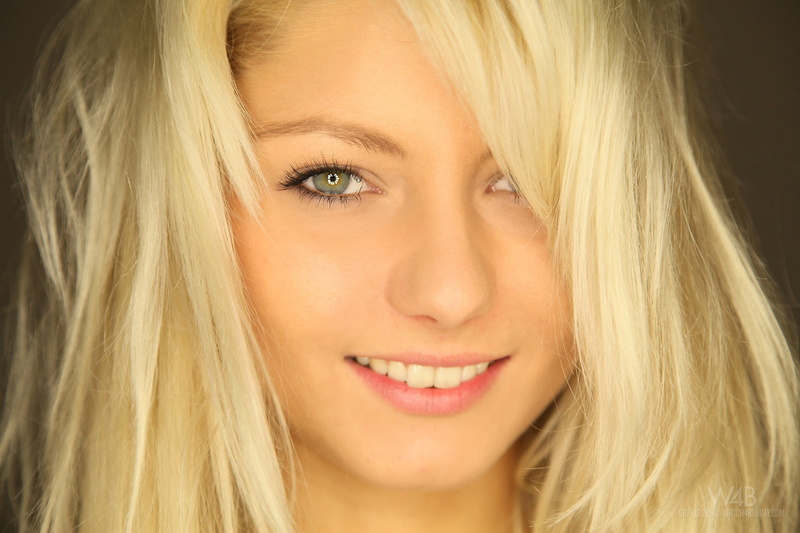 x, magazine, women, wb, 1080P, nature, close, hd, faces, closeup, blondes, art