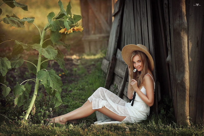 hat, fashion, 1080P, hairstyle, one person, women, nature, young adult, portrait, blonde, sitting, beauty, sun hat, plant, young women, clothing, lifestyles