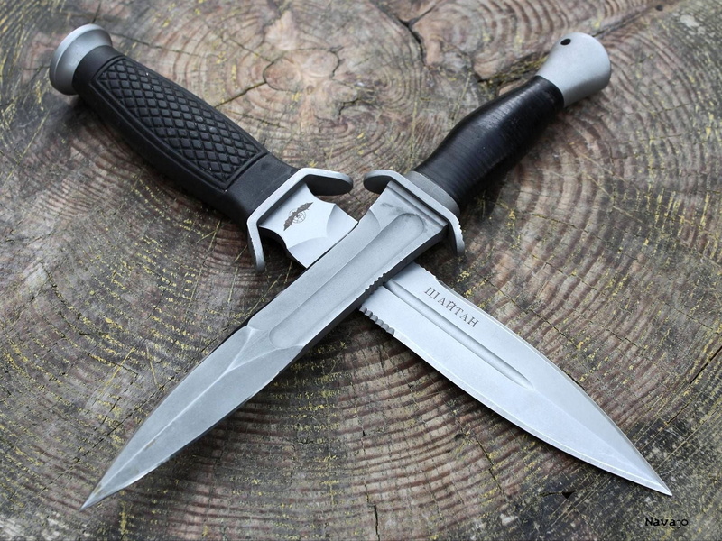indoors, War and Army, steel, table, close-up, two, alloy, work tool, silver colored, handled, sharp, knife, war, no people, day, two objects, high angle view
