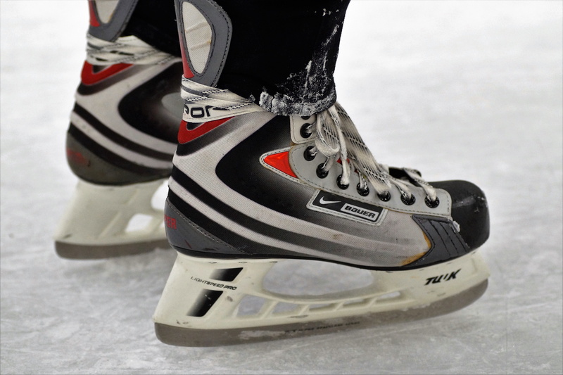 body part, hockey, human foot, the ice rink, standing, polar area, human leg, knives, winter sport, human limb, shoelace, low section, black, human body part