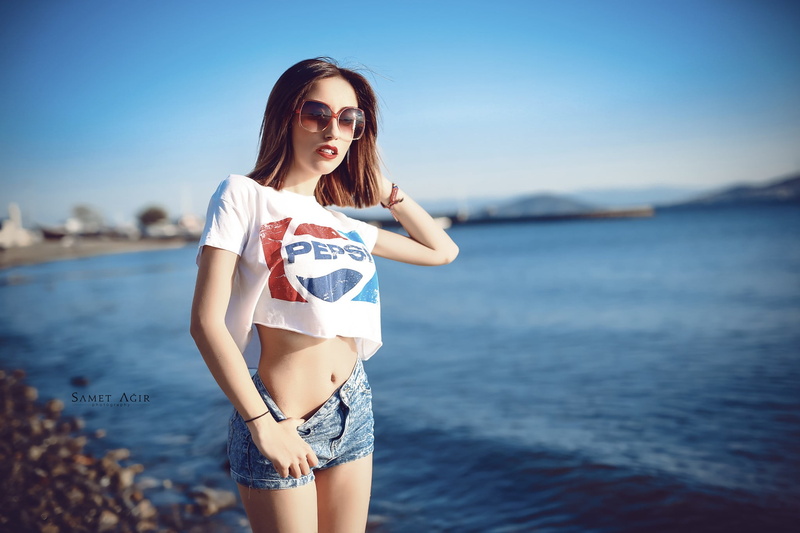 one person, nature, short hair, hairstyle, outdoors, real people, looking away, fashion, beautiful woman, women with shades, sunglasses, Pepsi, sky, 1080P
