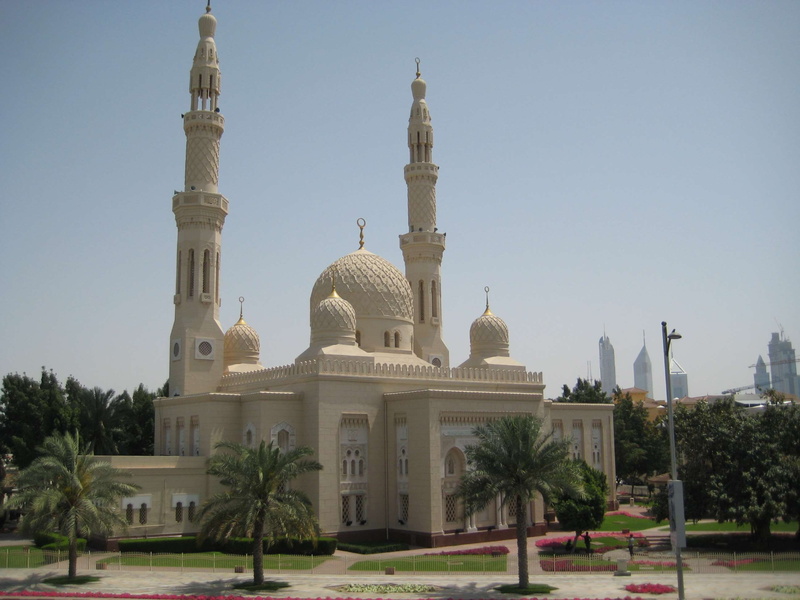 building, tree, tourism, built structure, maktoum, plant, building exterior, clear sky, city, jumeirah beach road, sky, dome, day, religion, spire, place of worship