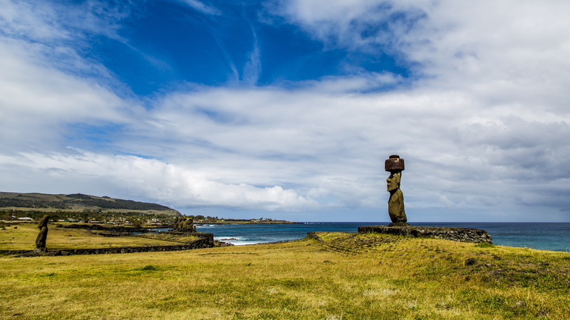sky, civilization, beauty in nature, horizon over water, cloud - sky, tranquil scene, statue, brown, one person, rapa nui, standing, scenics - nature, near