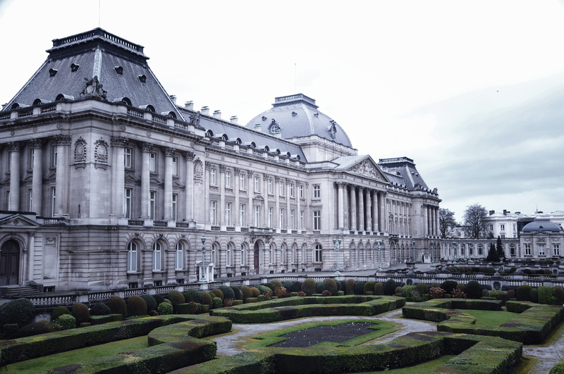 concrete, hedge, travel, government, history, royal palace, city, palace of brussels, ornamental garden, place of worship, built structure, outdoors, architectural column
