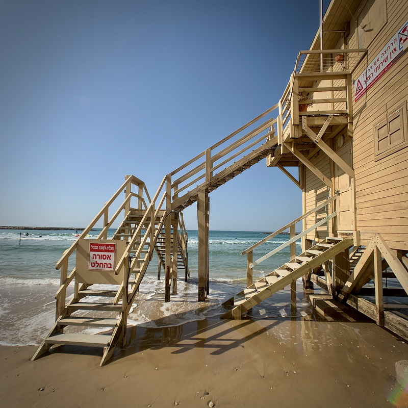clear sky, built structure, horizon, nature, tel aviv, beachfront, water, 2K, outdoors, banister, architecture, sunlight, land, plywood, wood, sea, sand