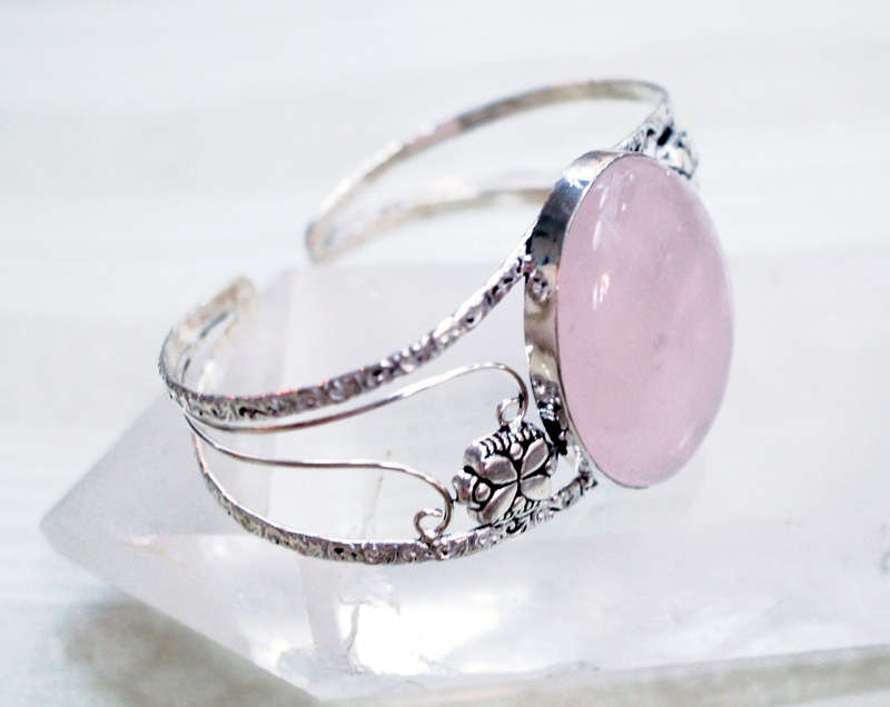 jewel, ring, wealth, semiprecious, no people, studio shot, 2K, bezel, wedding ring, table, gemstones, accessories, personal accessory, focus on foreground