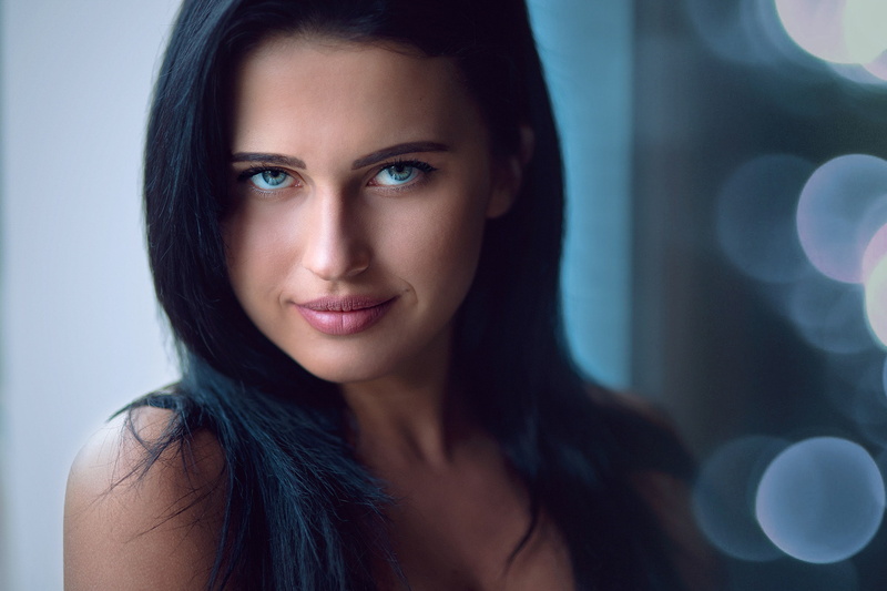 beautiful people, juicy lips, fashion, portrait, bokeh, body part, happiness, black hair, 1080P, beautiful woman, one person, looking at camera, adult