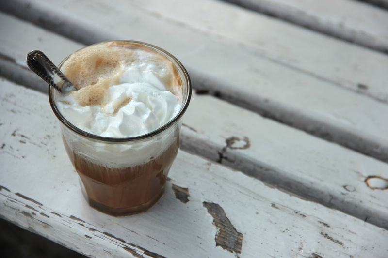 whipped cream, freshness, espresso, 5K, fresh, refreshment, ice, mug, coffee - drink, reflection, black, surface, no people, dark, frappe, morning, caffeine