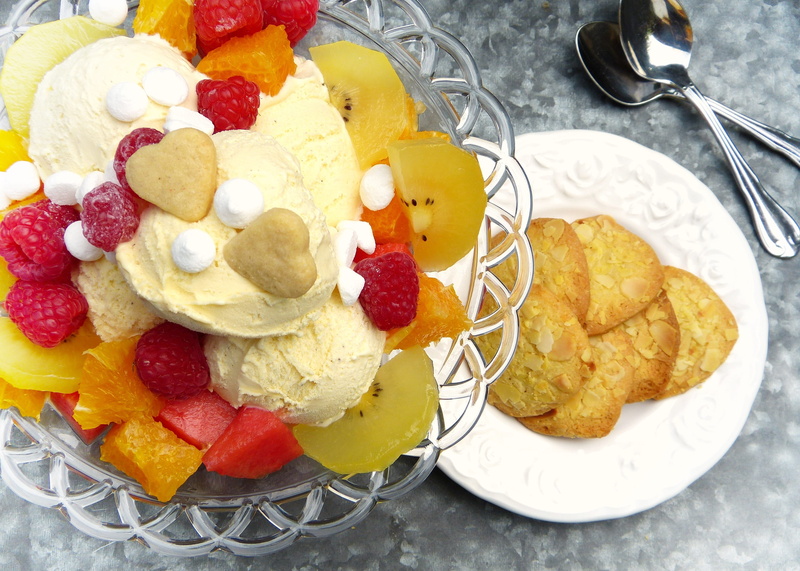 freshness, invitation, self-made, sweet dish, ice cream maker, temptation, indoors, sugar, food, Ice, glass bowl, breakfast, heart, eating ice cream, milk ice cream