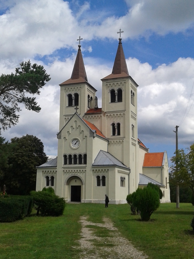 building, beny, spire, architecture, place of worship, building exterior, spirituality, nature, church, sky, tree, day, no people, 2K, belief, plant, slovakia