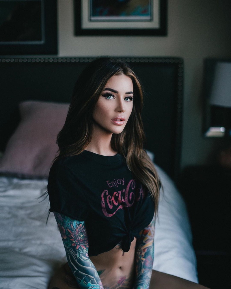 straight hair, bed, 720P, bokeh, blue eyes, white sheet, young woman, long hair, belly, black shirt, shirt, brunette, ink, bedroom, natural light, women indoors