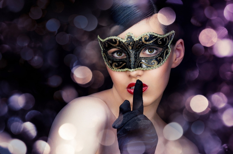 2K, beautiful woman, one person, hairstyle, lifestyles, mask, unrecognizable person, holding, portrait, hand, women, make-up, real people, leisure activity