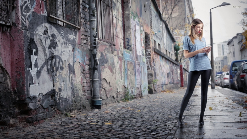 1080P, hairstyle, T-shirt, brunette, graffiti, holding, standing, model, city, wall - building feature, casual clothing, creativity, full length, art and craft