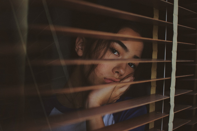 women, human body part, contemplation, young adult, women indoors, looking, human face, looking at viewer, brunette, real people, 720P, portrait, looking through window