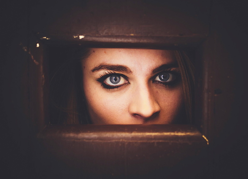 human face, face, real people, watching, adult, women, dark, one person, eyes, headshot, young women, portrait, body part, indoors, auburn hair, 1080P