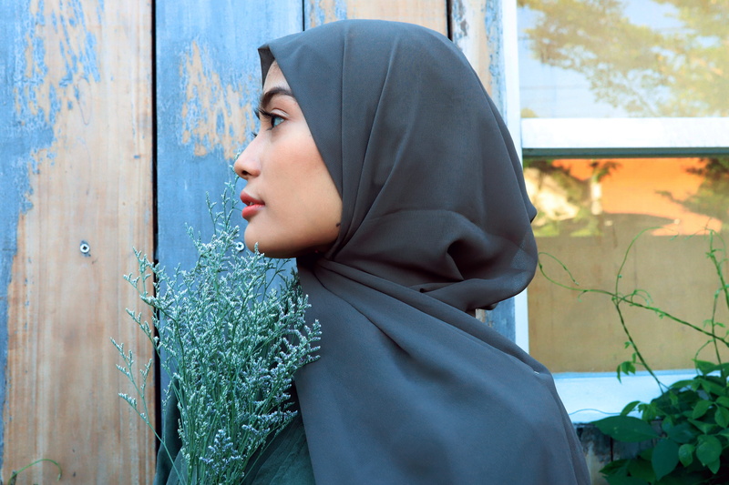hijab, pose, style, side view, women, pretty, 5K, beauty, real people, young women, flowers, veil, girl, day, headshot, posing, headscarf, looking away