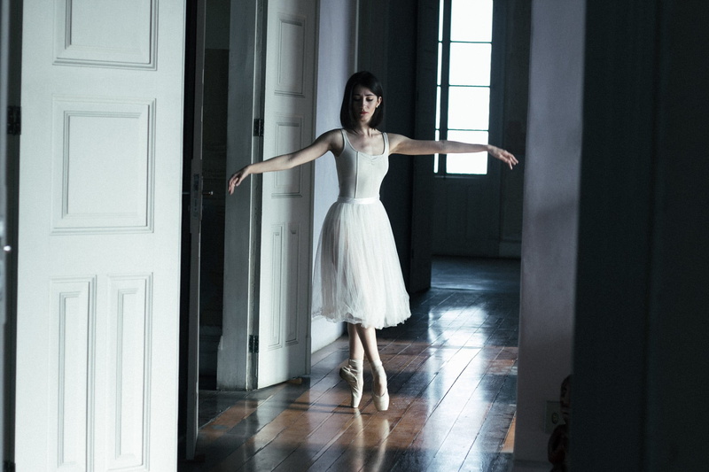 women, tiptoe, full length, human arm, door, adult, young adult, young women, beautiful woman, limb, dress, standing, one person, ballet, dancing, ballet dancer
