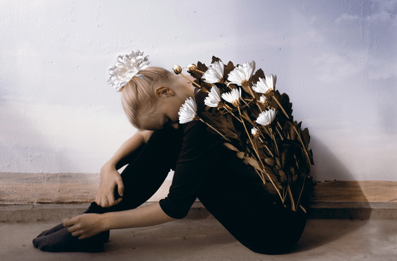 flowers, lifestyles, fashion, young women, adult, looking, flooring, women, one person, indoors, 1080P, hair, wall - building feature, full length, leisure activity