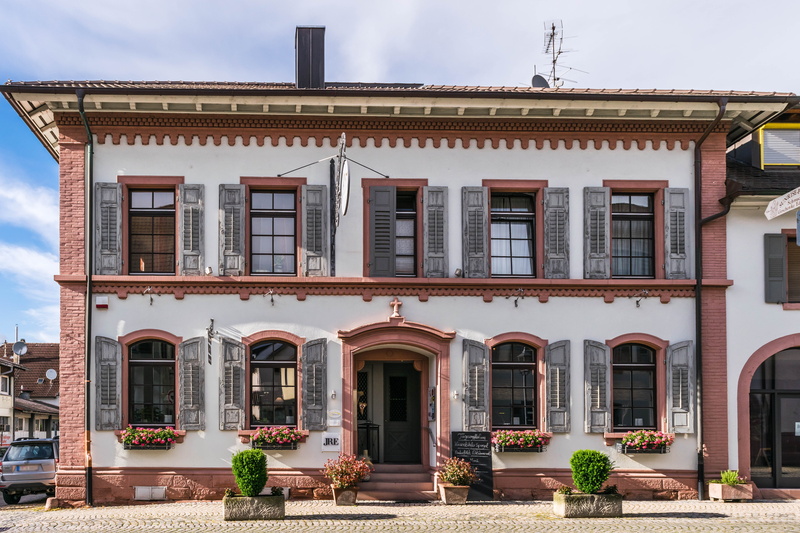 5K, residential district, footpath, building exterior, merkle, Architecture, restored, window, star, door, cloud - sky, Home, outdoors, no people, passion