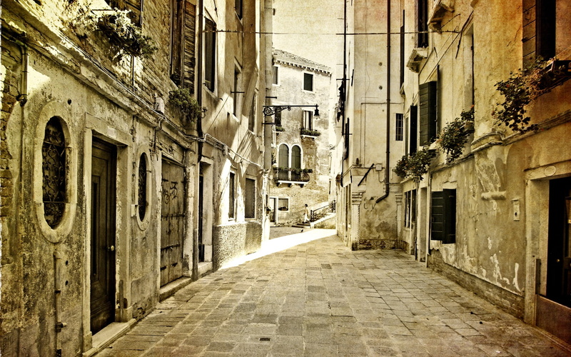 building, famous Place, wall - Building Feature, residential Building, footpath, city Life, outdoors, old-fashioned, cityscape, day, house, medieval, long