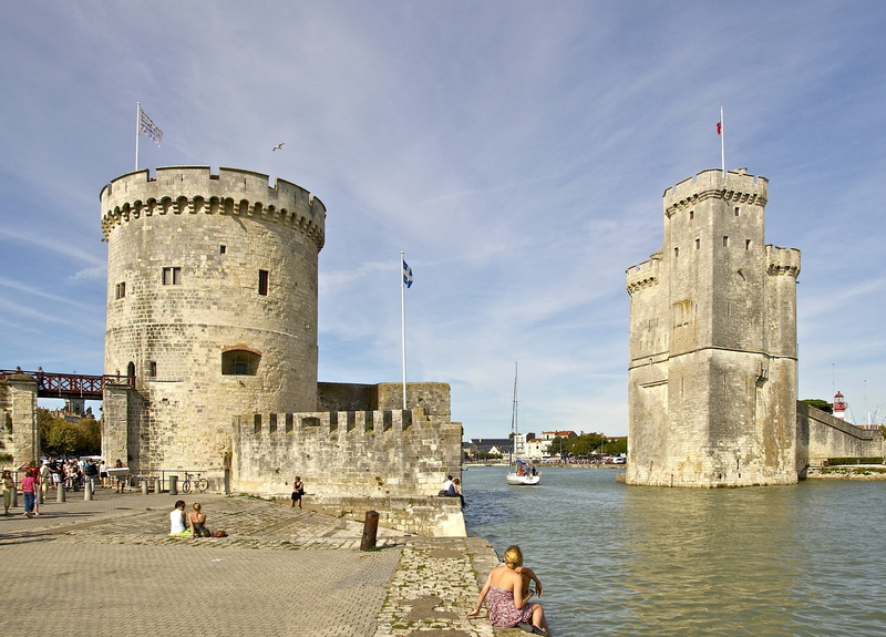 la, tower, outdoors, spring, Port, old ruin, Building, group of people, buildings, day, travel, 2K, outside, architecture, the past, real people, La, sky