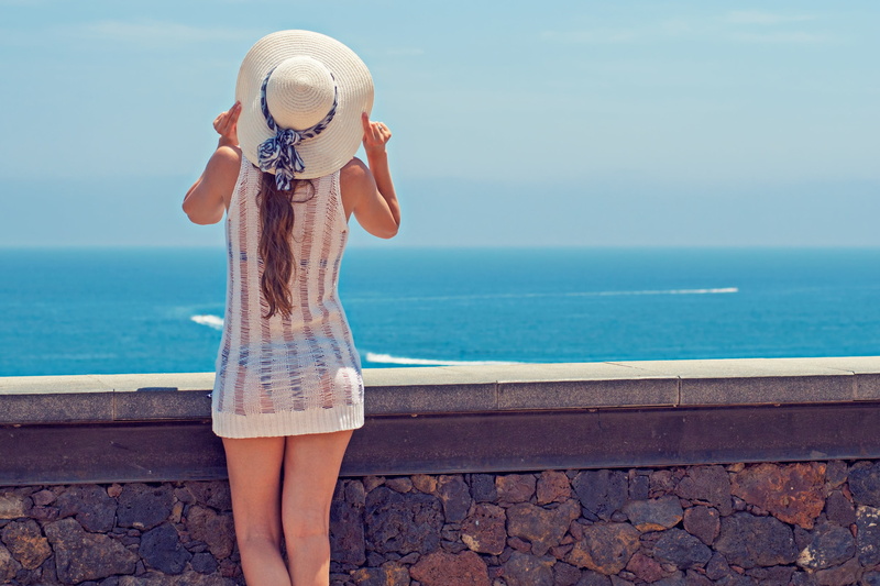 outdoors, real people, mini, day, only women, 2K, one person, leisure activity, near, land, dress, women, one woman only, nature, sun hat, adult, horizon over water